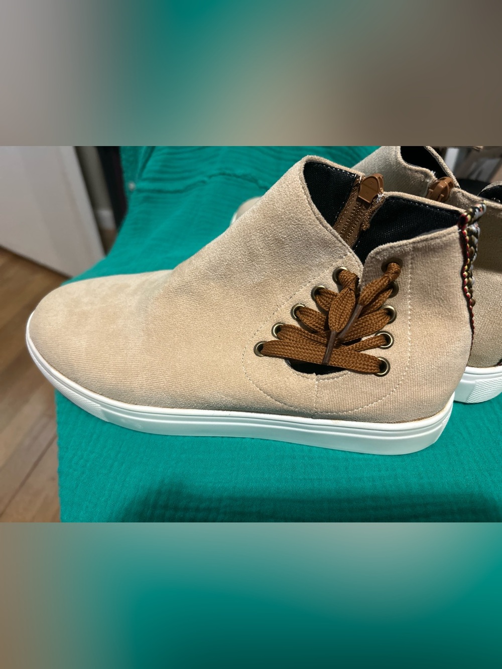 Women’s Suede High-Top Sneakers in Beige RV - Picture 3 of 6